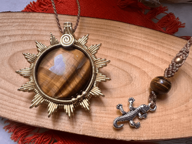 Solar Gecko🦎 Tiger Eye Amulet